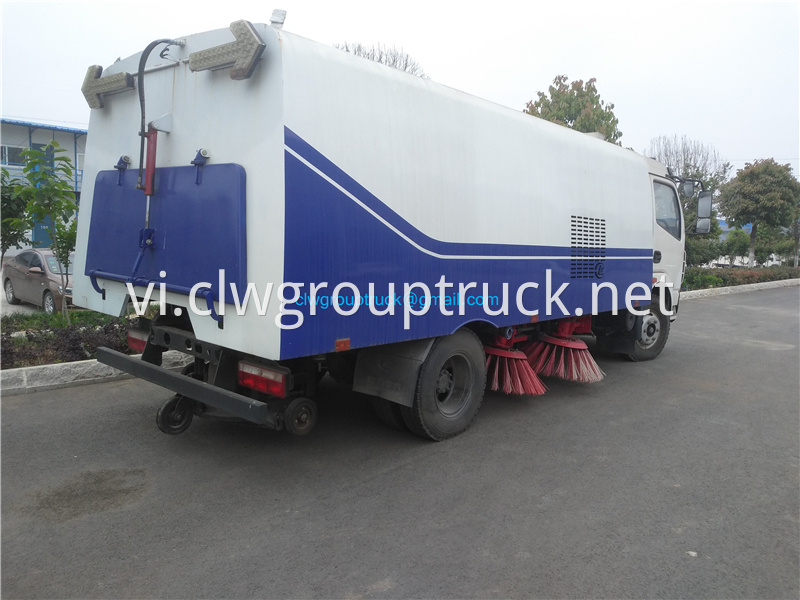 Road Cleaning Truck 2